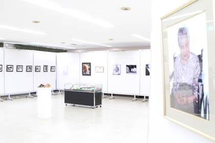 21日まで三条市中央公民館で開かれている瞽女小林ハル資料展「良い人と歩けば祭り、悪い人と歩けば修行」