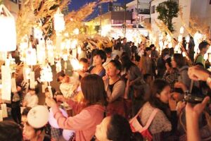 加茂山周辺で「AKARIBA 2014」、初日は史上最多の来場者、21日はメーンのあかりの結婚式