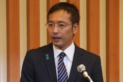 所信表明を行う国定氏