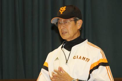 静かに諭すように話す松本さん