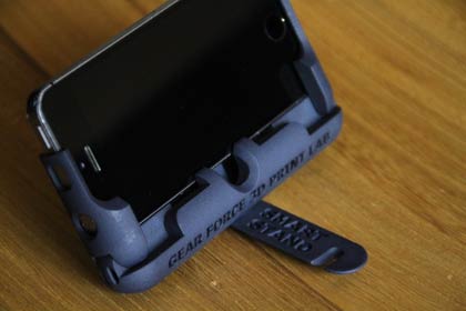 ウェブで販売しているiPhone 5、5s用のスタンド「SMART STAND」