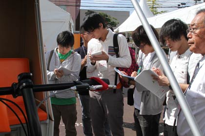 3年生9人で見学に訪れた新潟国際情報大の内田ゼミ