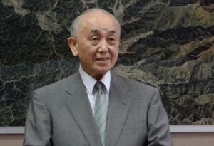 加茂市内で中学生が交通事故で死亡したのを受けて小池市長が自転車に乗らないよう求める文書を市内の小中学生と保護者に配布
