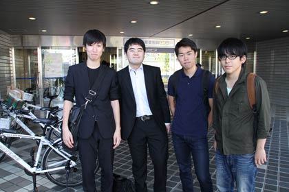 ’ レンタサイクルを借りて工場を回る上智大学経済学部経済学科の3年生、燕三条地場産業振興センターで