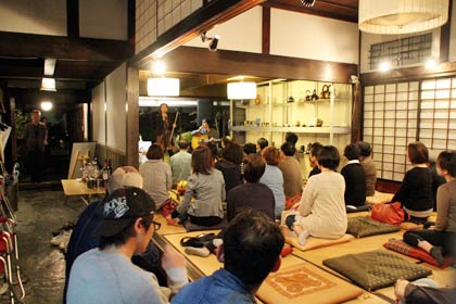 「燕三条　工場の祭典」で3日、玉川堂で行われたレセプション