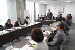 6日開かれた第1回燕・弥彦地域定住自立圏共生ビジョン懇談会