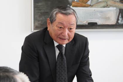 会長に就いた山崎悦次燕市観光協会会長