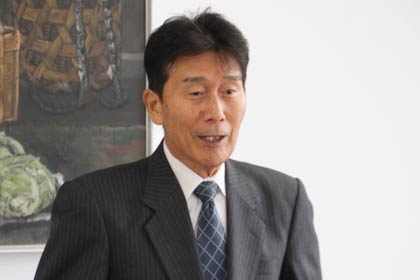  副会長に就いた半間良輝弥彦村区長会会長