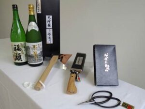 三条市が1日からスタートした「ふるさと三条応援寄附金」で寄付した人にプレゼントする特産品