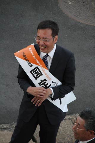 1日だけの街宣を終わって選挙事務所へ戻った国定氏