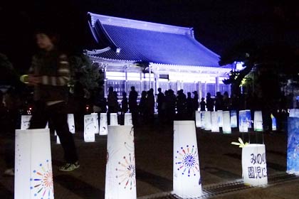 「本寺小路あかり物語第十章」でライトアップされた三条別院