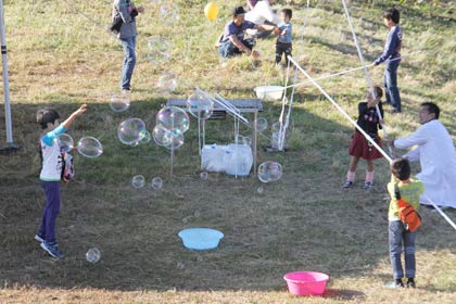 子どもたちに大人気のシャボン玉イベント