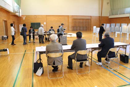  26日行われている燕市議選の投票