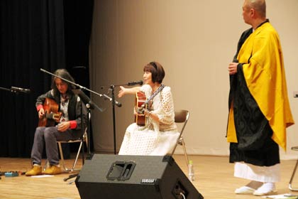 三条仏教会主催の第43回仏教文化講演会「歌と法話のコラボレーション　うたかたり」