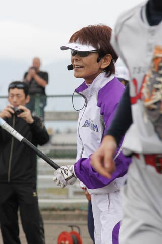 高速ノックを行う宇津木さん