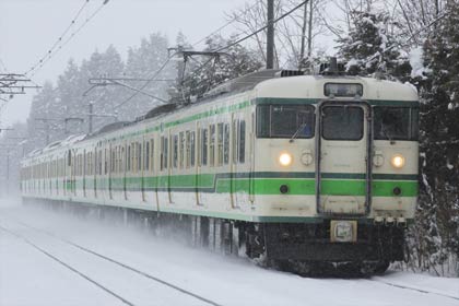 今後、順次E129系にバトンタッチする予定の115系。長い間越後平野を駆けぬけてきた