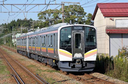  工場から出てきたばかりの新潟地区向け新型車両（2014.10.8撮影）