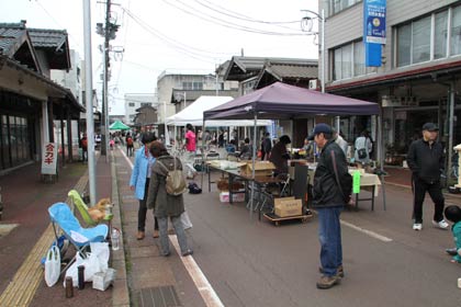 今町商店街で開かれた、いままちまちなかマルシェ