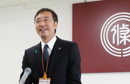 3期目の就任のあいさつをする国定市長