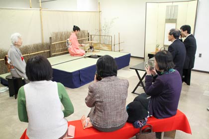 第2席は裏千家の大泉宗寿さんが席主