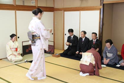 第1席は石州流の近藤佑清庵さんが席主
