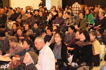 芸能まつりを楽しむ会員