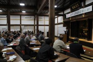 三条別院で旧御堂を会場に6回シリーズの親鸞聖人讃仰講演会始まる、初回は高倉健の座右の銘にもふれる