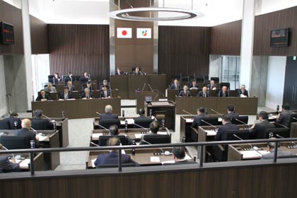 21日開かれている燕市議会臨時会