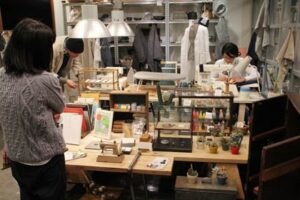 29日までツバメコーヒーで開かれている布モノ作りのイカラシさんが地元の人たちとともにつくる展示会「SHOW CASE Vol.1」