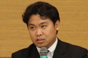  鷲尾氏