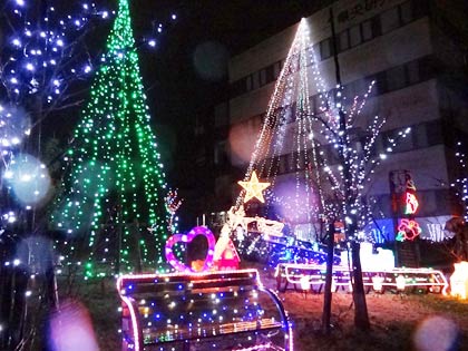 ことしもクリスマスイルミネーションの点灯を開始した県央研究所の燕市の研究施設