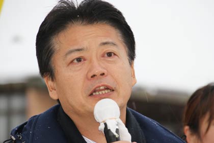 三条市で街頭演説を行う玄葉光一郎氏