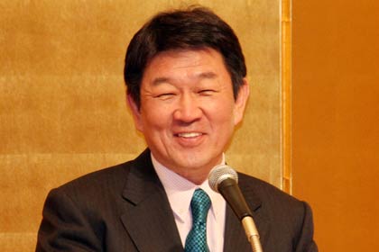 自民党選挙対策委員長で第2次安倍内閣の経産相だった茂木敏充氏が燕市内で応援演説