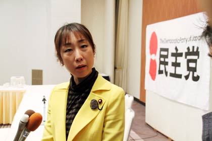 民主党新潟県連の常任幹事会後の県連代表の菊田衆院議員