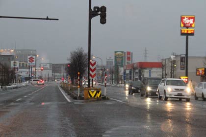 31日夕方、強い雨の降る三条市下須頃地内の国道8号