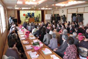 80歳の会員58人が出席した吉田地区老人クラブ連合会の熟年成人式