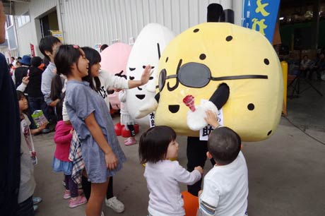 JAにいがた南蒲のゆるキャラも子どもたちに人気