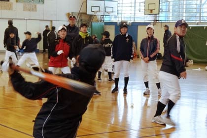 月岡小学校体育館での練習