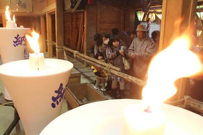 拝殿での参拝