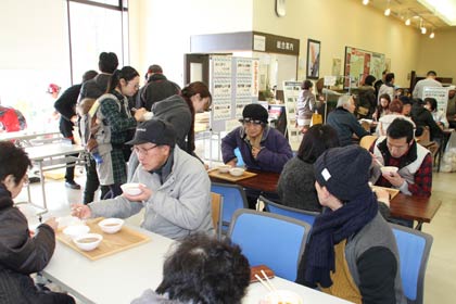 「冬のにしかんうんめもん祭り」でにぎわう新潟市岩室観光施設「いわむろや」