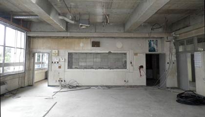 改装中の南小学校の教室