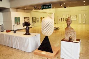 加茂文化会館で第29回新春美術展、昨年の県展、芸展で活躍の加茂市民、加茂市展受賞者の作品など57点を一堂に