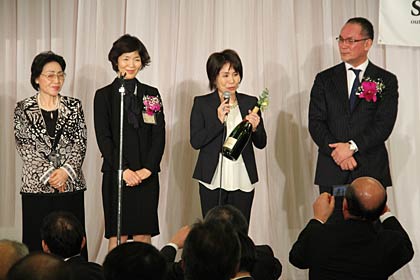 最後に山井氏のファミリーがあらためて感謝の言葉