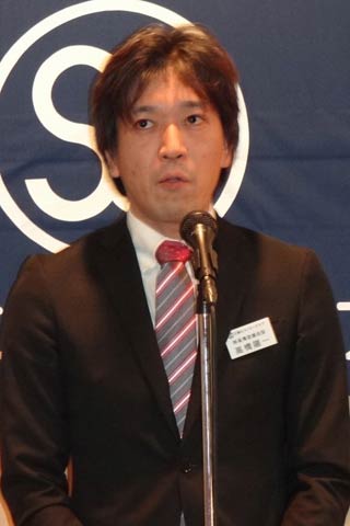 三条エコノミークラブの臨時総会であいさつする新会長の高橋陽一さん