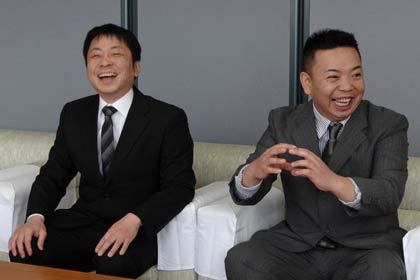国定市長と歓談する唐沢会長と森山副会長