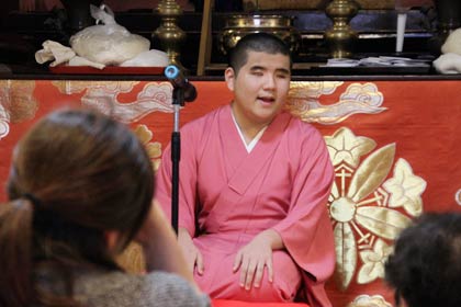 県立盲学校中学部3年の“たら福亭美豚”さんが落語で笑いのうずに