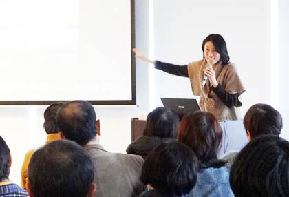 1日、三条東公民館で開かれた「いのちの未来の語りあい第3弾　コンサート＆おはなし」