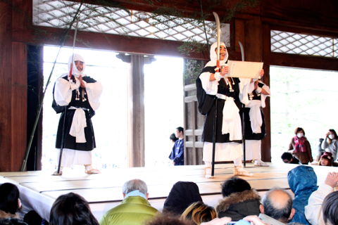  鬼踊りは僧兵の登場から始まる