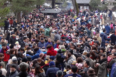 2回合わせて2万人の人出で境内はぎっしり