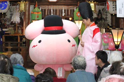  燕市・戸隠神社の節分祭「節分福々まつり」でもち-うさぎが参拝